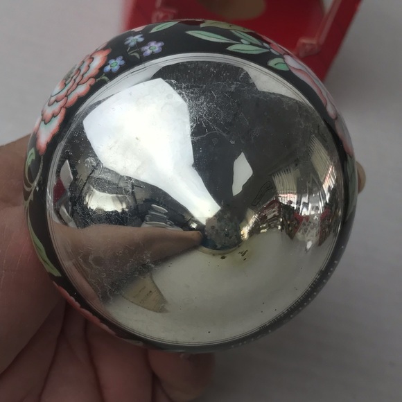 VINTAGE 1988 HALLMARK "Love Grows" Glass Ornament - Picture 9 of 16